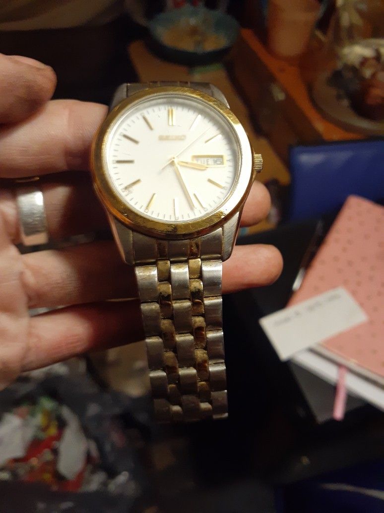 Seiko Day Date 2 Tone Quartz Men's Watch