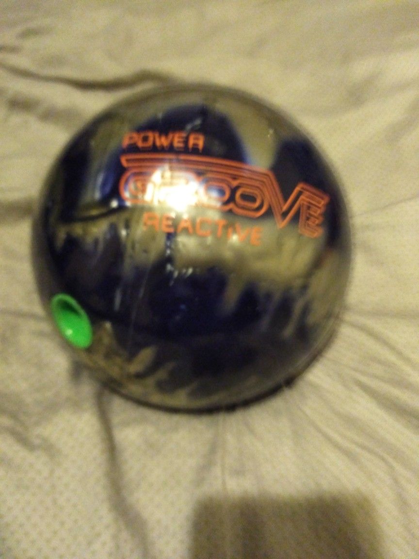 Nice Bowling Ball Not Sure Of The Weight