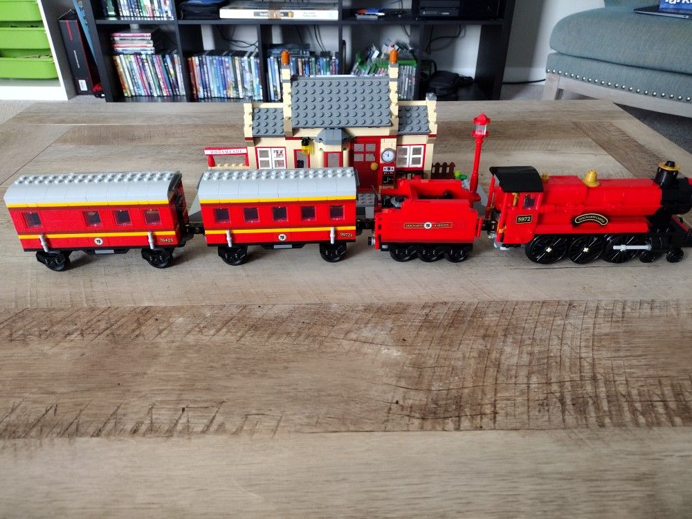 Lego Harry Potter Train Set With All The Pieces And Minifigures And The Instructions