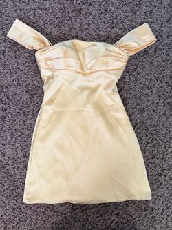 Kissprom Mel Yellow Off The Shoulder A Line Satin Short Homecoming Dress Size 00 XXS