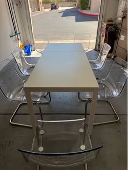 Extendable table and chairs