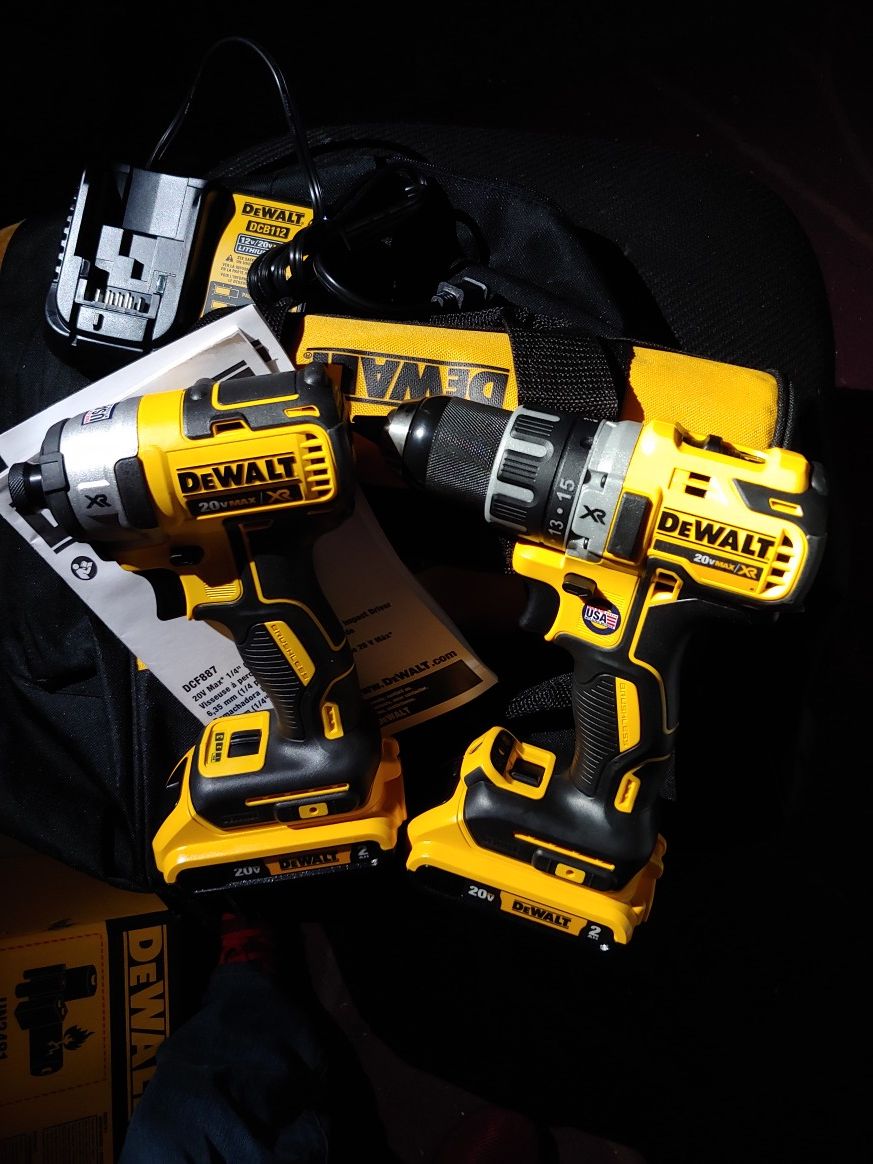 New Dewalt XR 1/4 " Impact & Drill combo set.