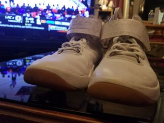 Nike Lebron Akronites Size 6