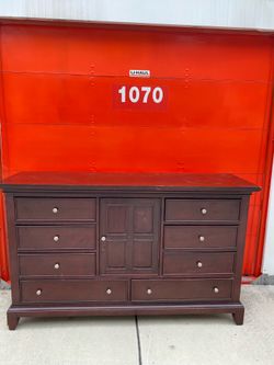 Horizontal or vertical matching eight drawers chest