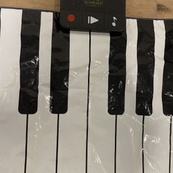 FAO Schwartz Floor Piano 