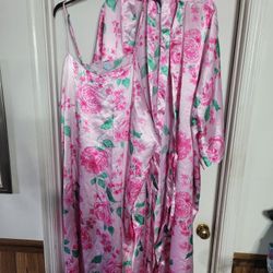 Serenada Nightgown And Robe for Sale in Hampton VA OfferUp
