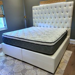 NEW KING PILLOW TOP MATTRESS and BOX SPRING. Bed frame not included 👍