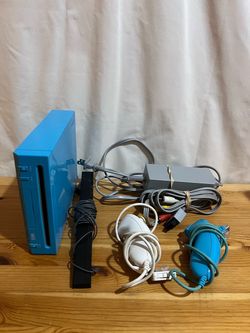 NINTENDO WII VIDEO GAME CONSOLE BLUE RVL-101 Tested Turns On Sensor Bar, 2 Nunchucks Used Good Condition $150 Meet Up In Irving @dfwgoods