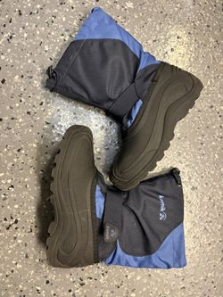 Kids snow boots Size 3