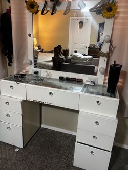 Vanity 9 drawers