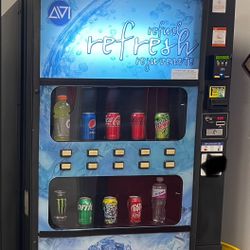 Royal 650 Live Display Drink Vending Machine 