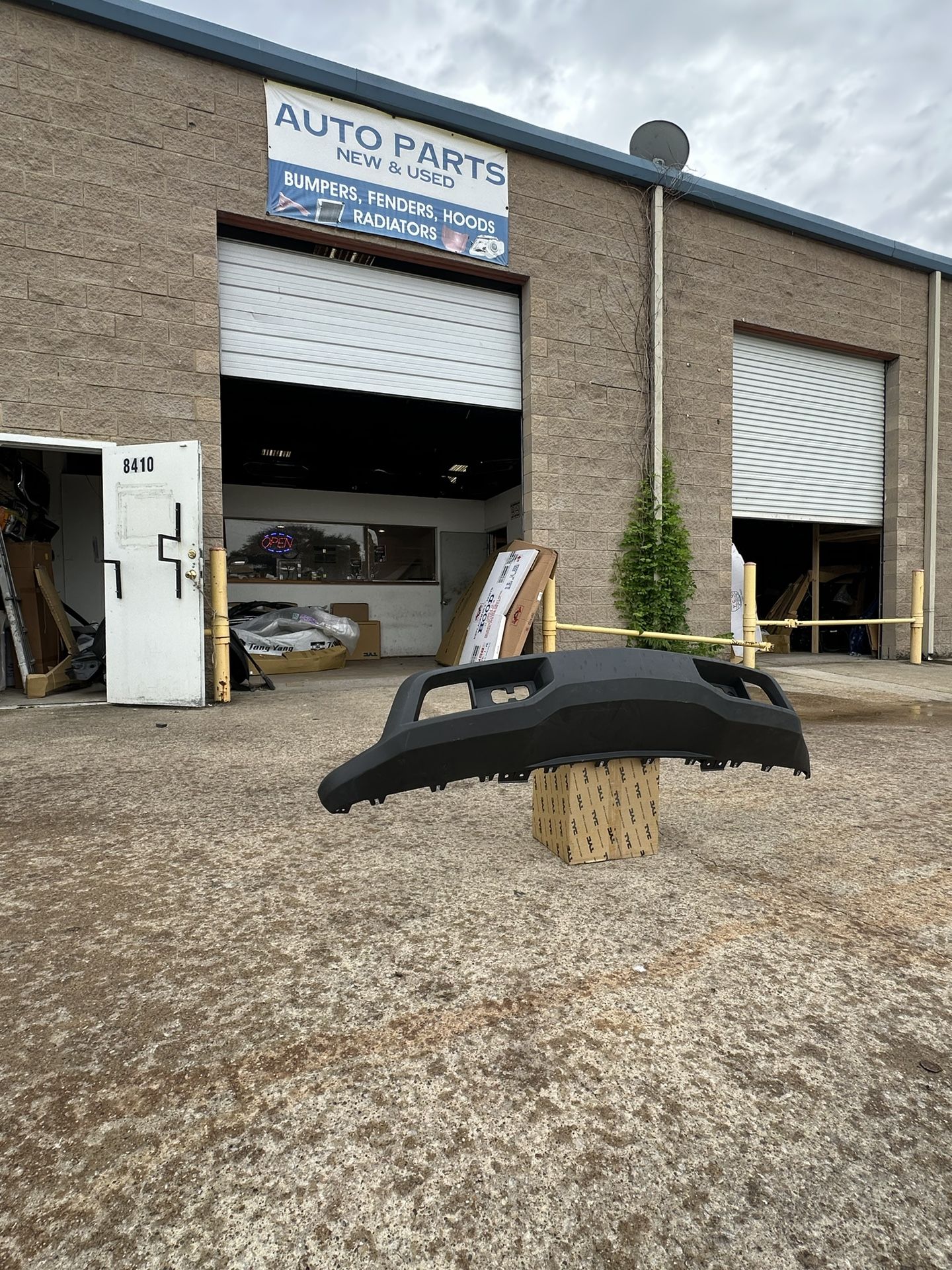 2019, 2020, 2021 Chevrolet Silverado Lower Bumper / Valance ( New Car Parts )