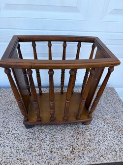 Wooden Magazine Rack with Spindle Sides