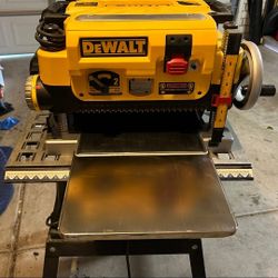 DEWALT DW735 13 in. Thickness Planer