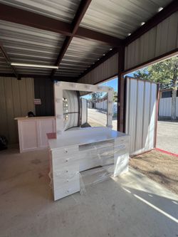White Make Up Vanity