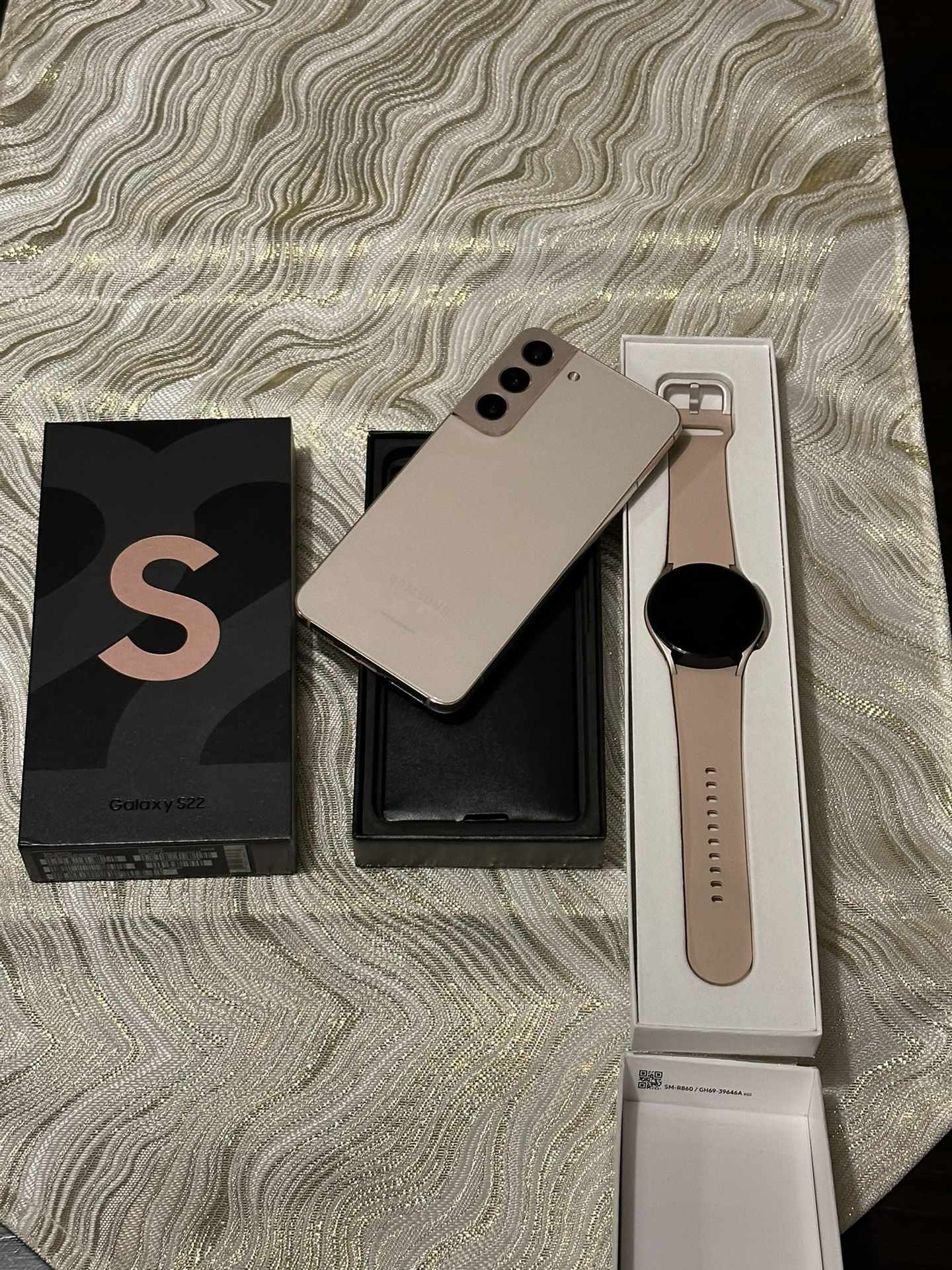 Samsung Galaxy S22/Samsung Watch 4-New Condition