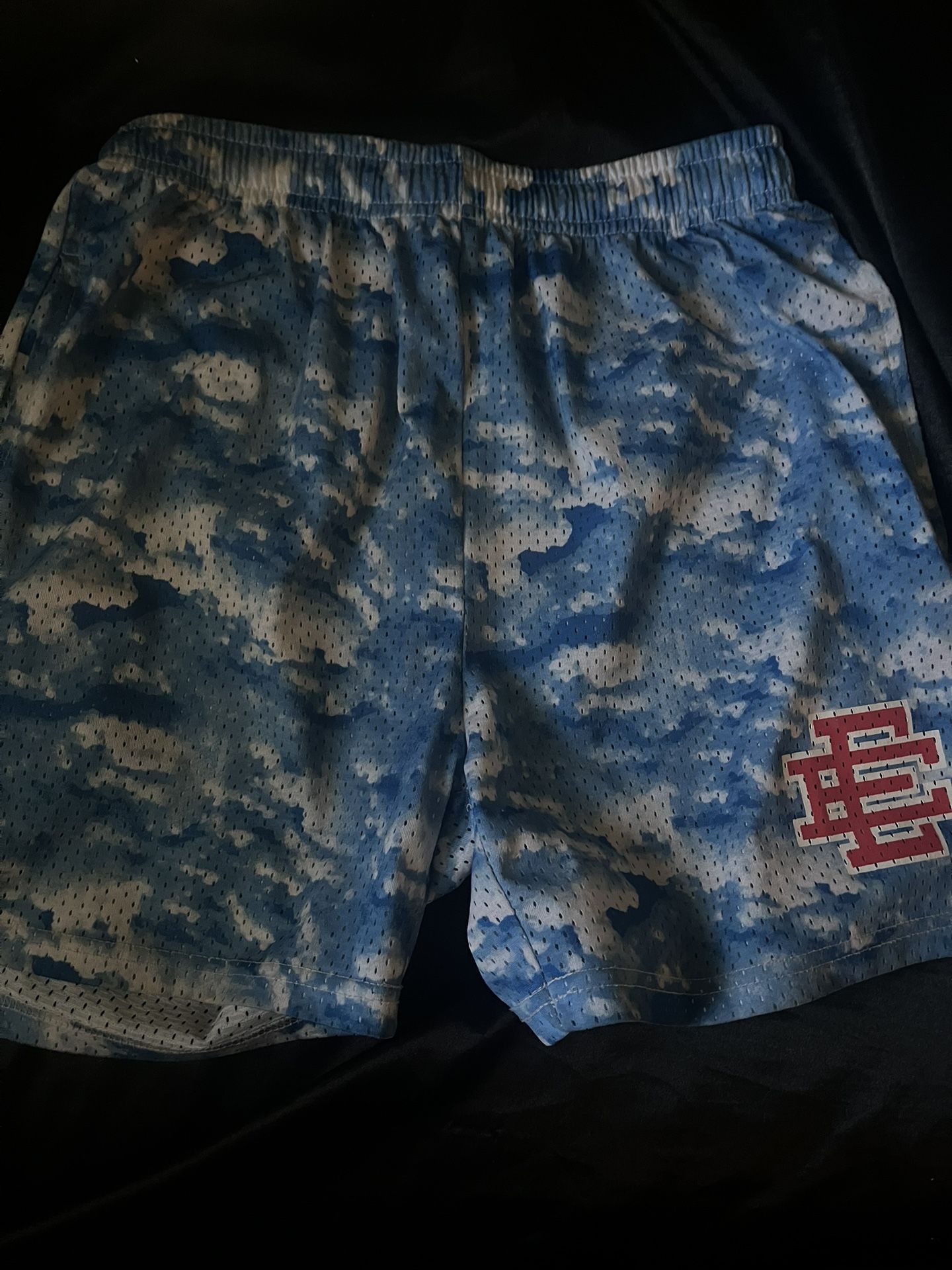 ee Shorts