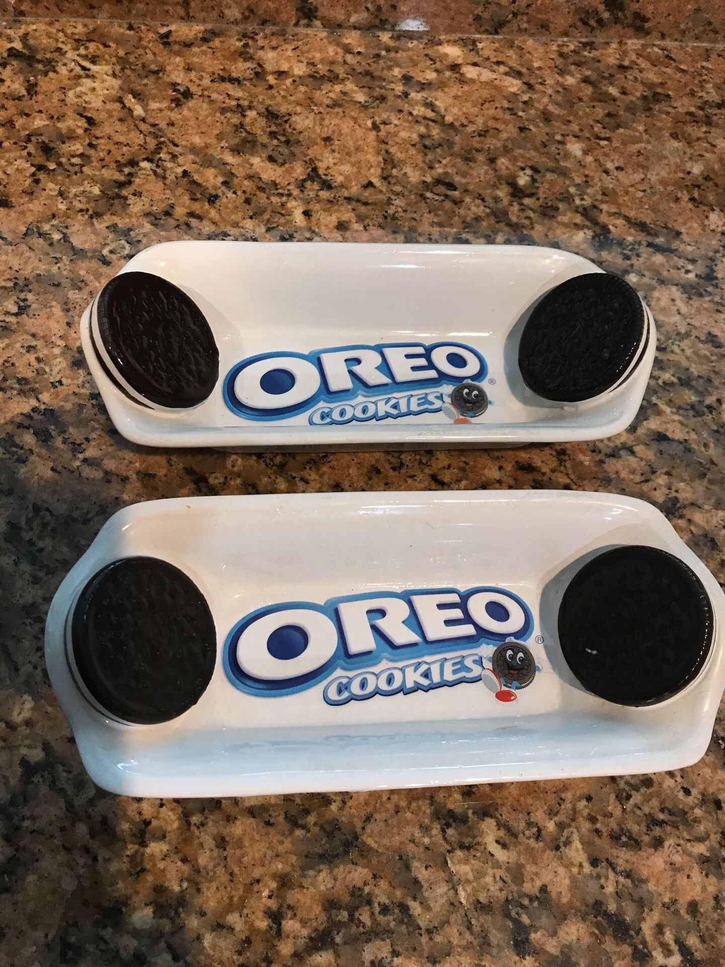 Twin Ceramic Oreo Cookie Plates