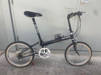 Pocket Rocket Bike Friday Foldable travel bike with suitcase for going on a plane. For tall riders 6’ and up. The bike is in excellent condition. Has 