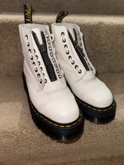 WHITE Dr. Martens - Size 6