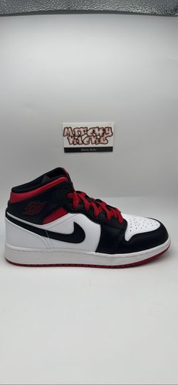 Jordan 1 Mid Gym Red Black Toe (GS) Sz. 5.5Y