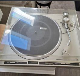Vintage stereo system equipment