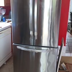 Refrigerator 