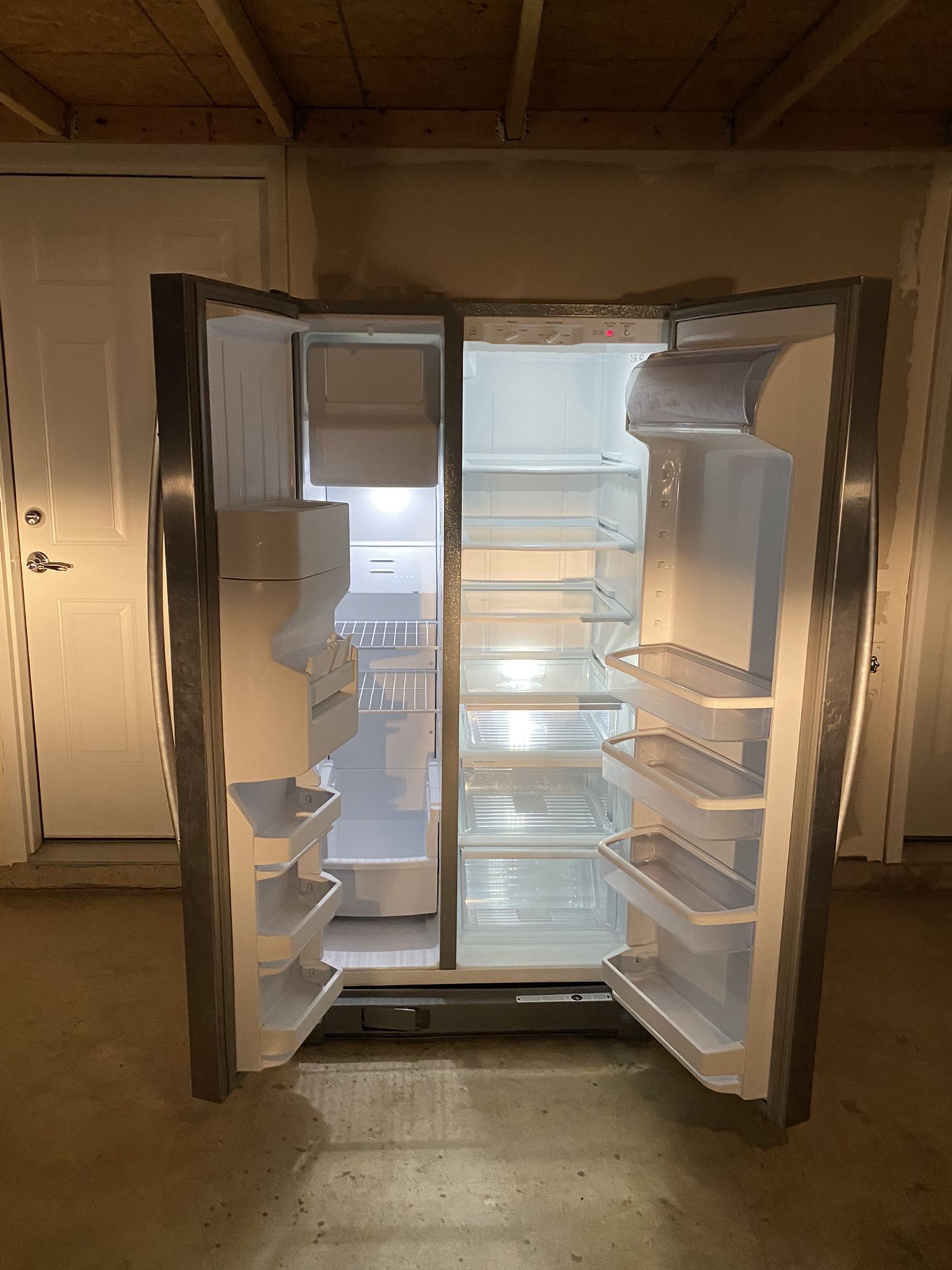 Refrigerator / Freezer 2 Doors