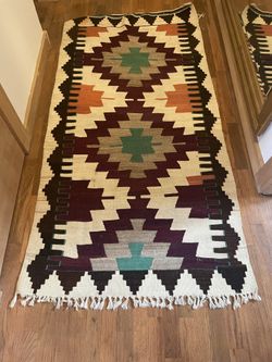 Beautiful Turkish 3x5’10” Kilim Rug! Professionally Steam Cleaned TODAY