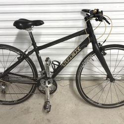2012 Trek 7.6 FX WSD 17” Medium Frame. Mint Condition!