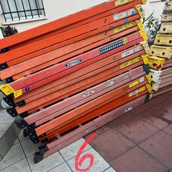 Escaleras de seis pies de fibra de vidrio perfectas, condiciones casi nuevas $70 cada una