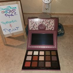 Ace Beaute Smoky Rose Eyeshadow Palette, BNIB