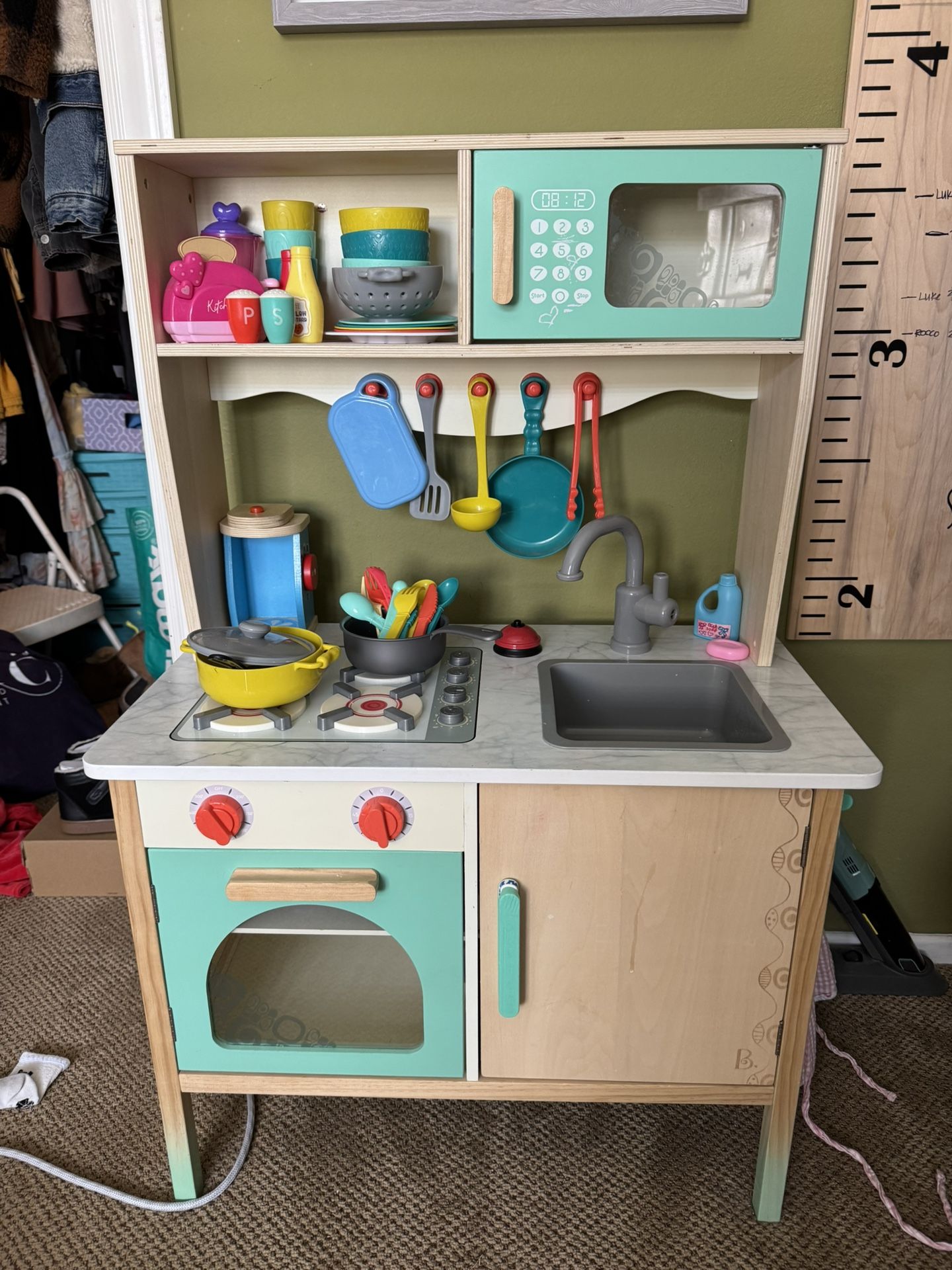 Kid Kraft Wooden Kitchen EXCELLENT CONDITION