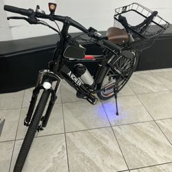 Electric bicycle for sale in good condition, it has its keys and everything.