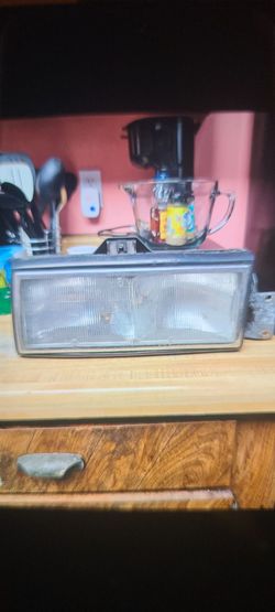 CADILLAC 1990  "COUPE DE VILLE" PASS. HEADLIGHT