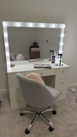 Vanity desk with lights