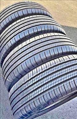 235-55R20 Michelin Brand 🚘tires usadas en perfecta condición set of 4!!