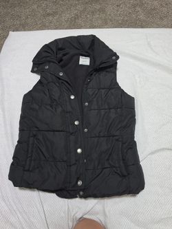 Old Navy Black Puffer Vest XS READ DESCRIPTION