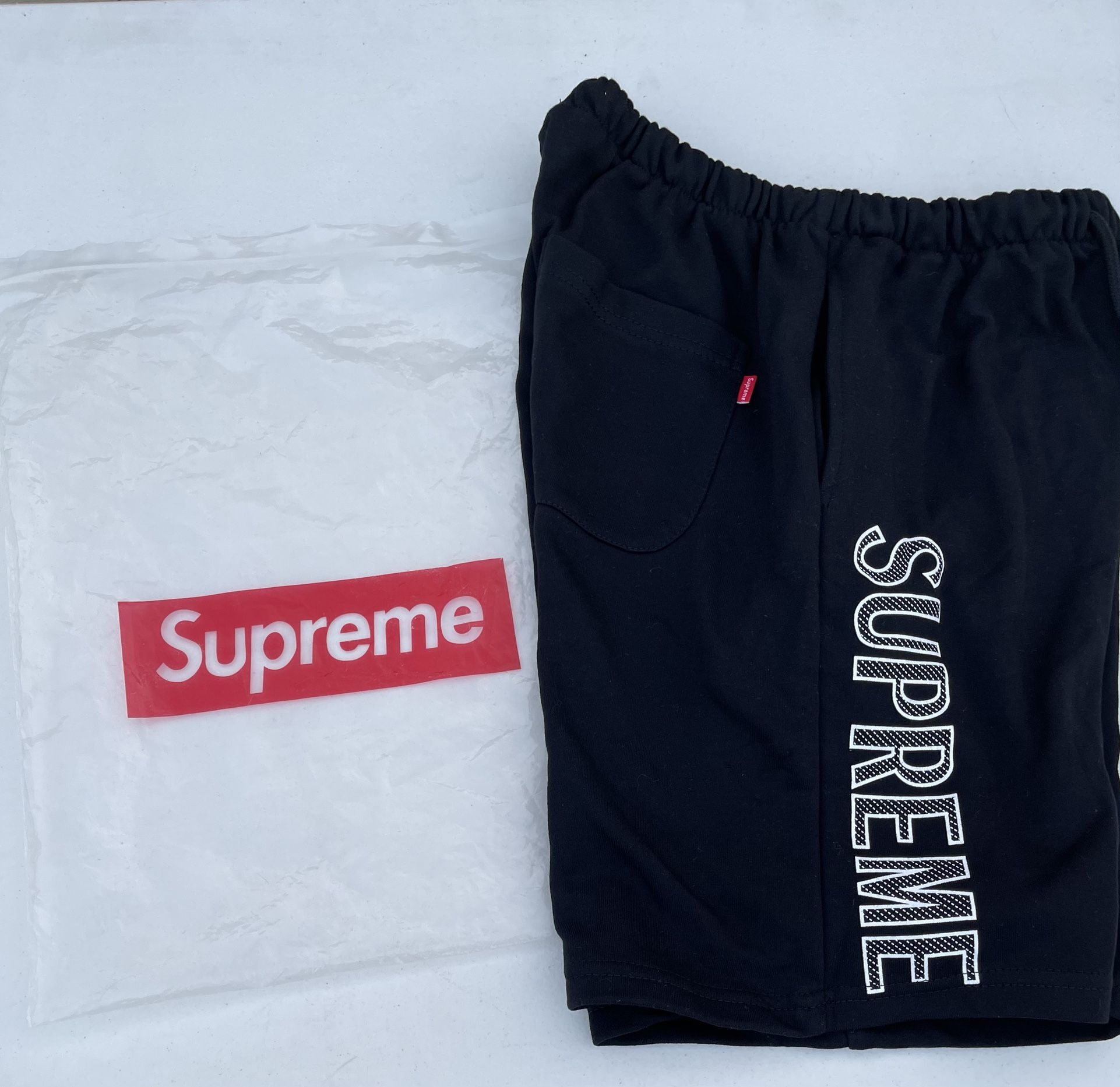 ✨New Supreme Shorts Size Medium