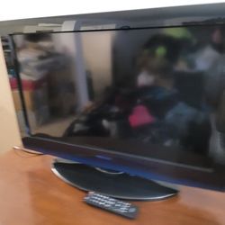 Toshiba 32 inch Flat-screen HD  TV With Remote Very Light