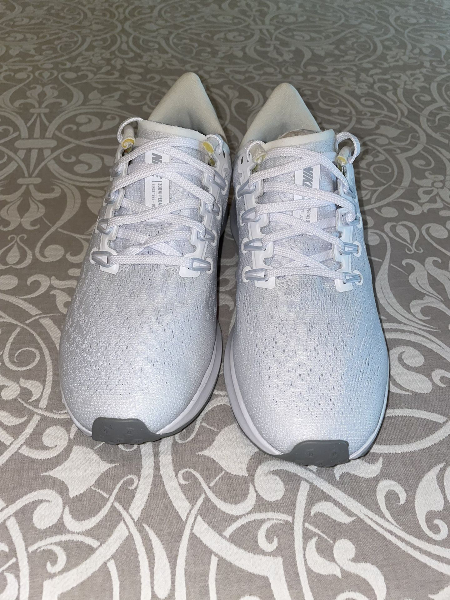 Nike New White Womens Shoes Size 8.5