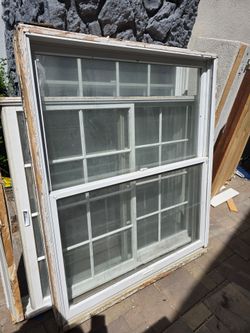 3 Windows no damages $20 pick up only