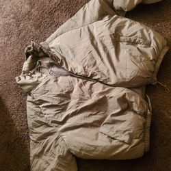 $15.! Puffer Jacket Color Gold (Size L).