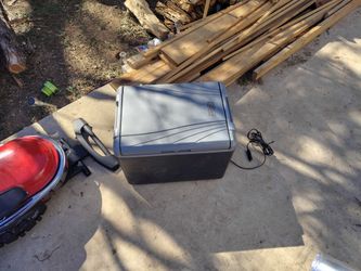 A Coleman Powered Chill Ice Chest