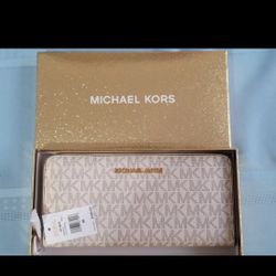 Brand New Michael Kors Clutch $80 Pickup In Oakdale 