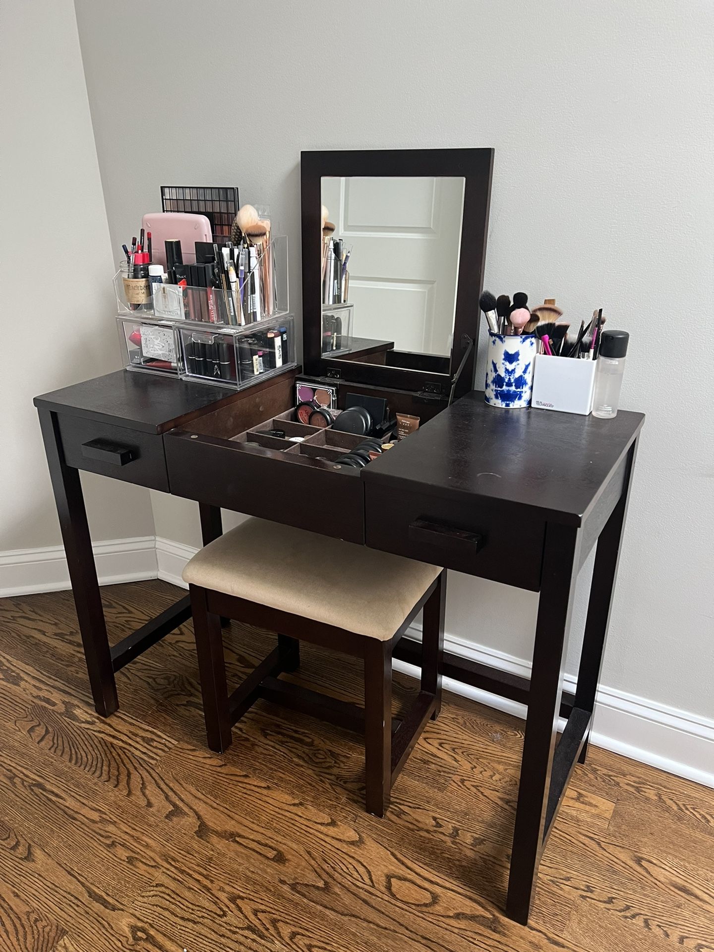 Makeup Vanity