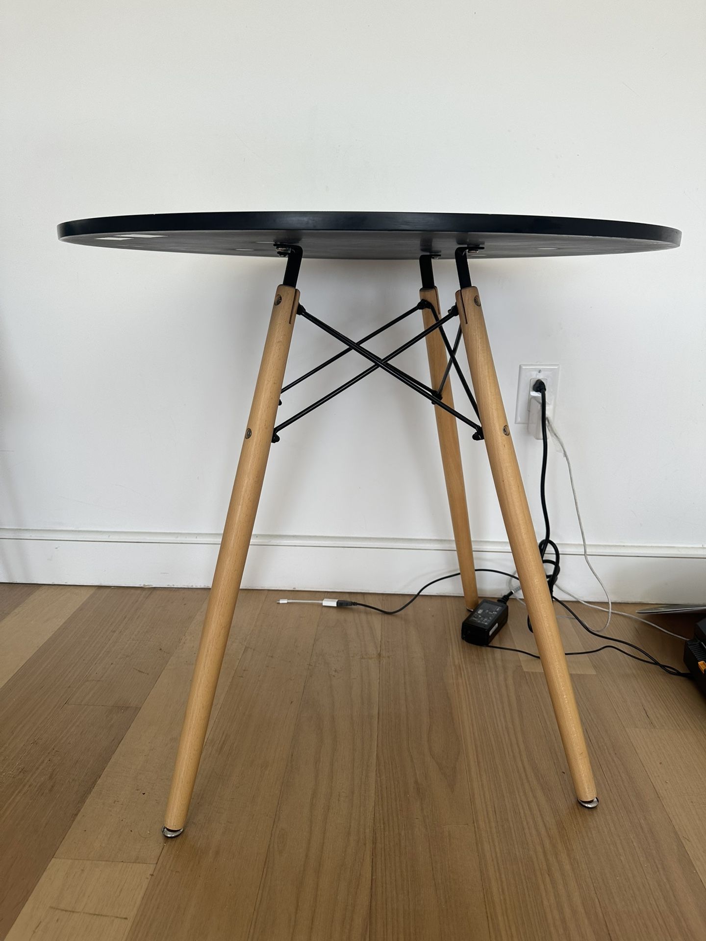 *MUST GO* 32in Dining Table