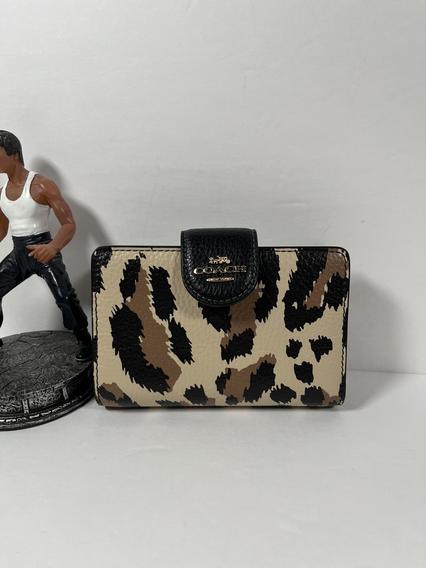 Coach Medium Corner Zip Wallet With Leopard Print NWT