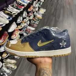 Nike SB Dunk Low “Supreme”