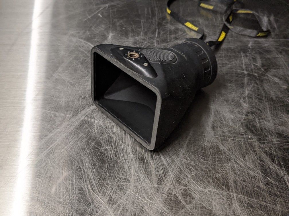 
Hoodman HOH32
HoodLoupe Optical Viewfinder for 3.2" LCD Displays